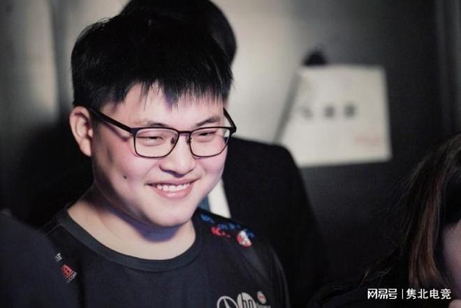 海因策执教阿森纳全情投入训练比赛