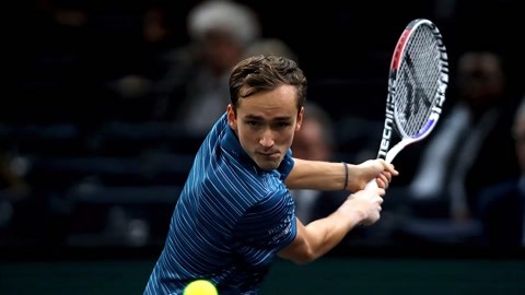 米兰冬窗急寻中锋：莱奥撑不起停区，谁能补上争冠最后一块拼图？